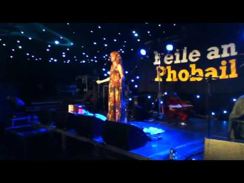 Eddi reader performing clare..Belfast..2011..encore