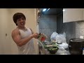 筋トレから帰ってきた贅沢な晩御飯作り!!レイナさんが勝手にご飯捨ててた