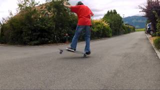 preview picture of video 'Longboarding my old sector 9'