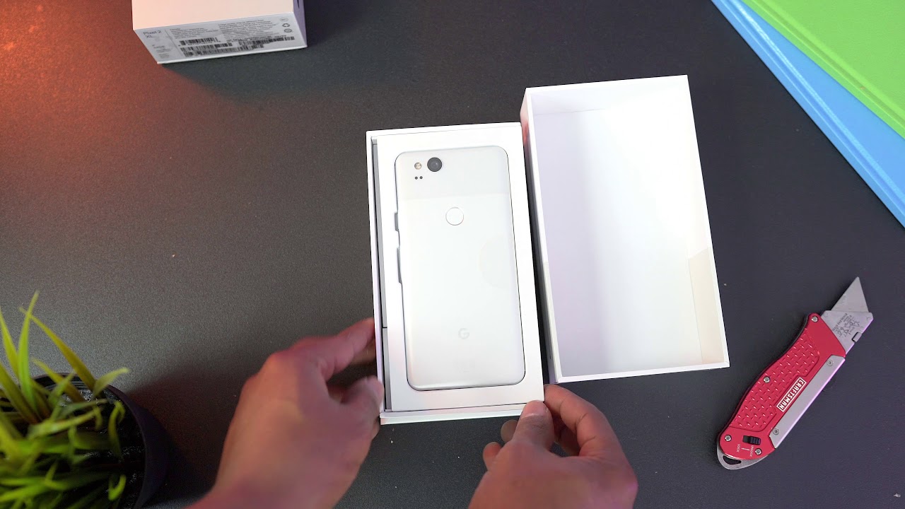 Google Pixel 2 and Pixel 2 XL Unboxing