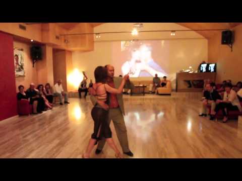 Dario Moffa e Monica Bozzano. Chau Pinela.