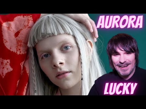 PRO SINGER'S first REACTION to AURORA - LUCKY (Live)