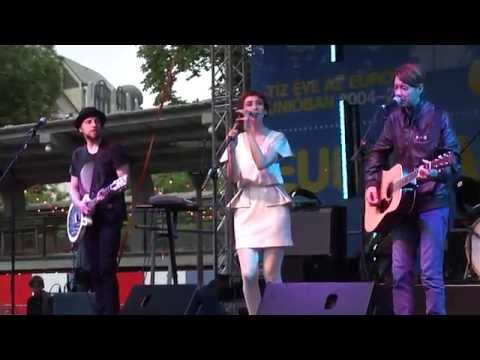 Magashegyi Underground feat Beck Zoli - Csönded vagyok (@ Európa-nap 2014)