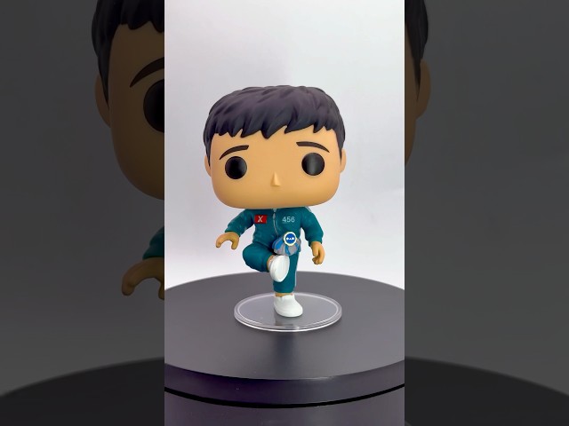 Vídeo relacionado con Play by Play Squid Game Gi-Hun - Juguete de peluche (28 cm, diseño detallado, número 456)