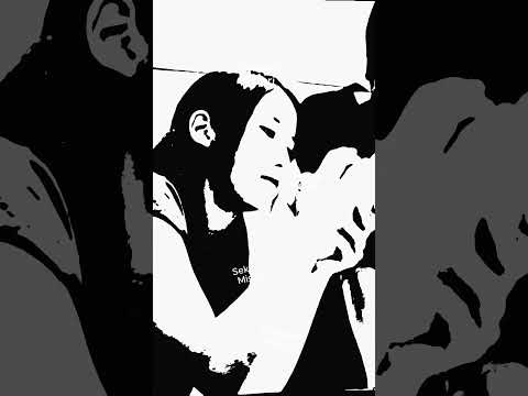 Dia menemani adiknya yang sedang bersedih