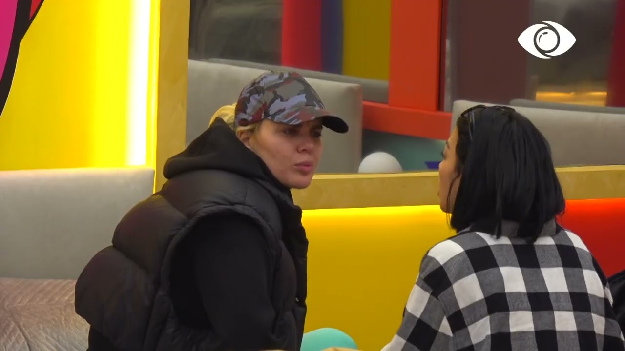 Debat me tone të larta mes vajzave/Mikela-Kejvinës: Nuk dua të përzihem...