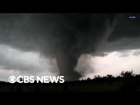 Violent tornado tears through Oklahoma town, damaging 40 homes but sparing lives