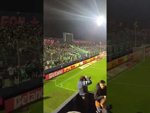 "Hinchada de Banfield de visitante vs Tigre" Barra: La Banda del Sur &bull; Club: Banfield &bull; País: Argentina