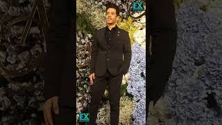 Download lagu Tushar Kapoor Snapped at Aanand Pandit's Daughter Aish's wedding #shorts #tusharkapoor v2 mp3