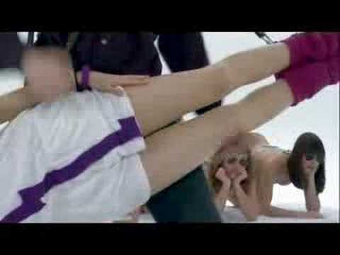 Pierwszy teledysk, w którym faceci grają na kobietach