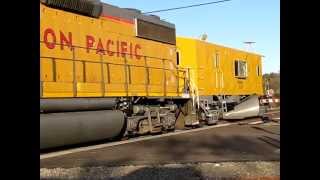 preview picture of video 'Union Pacific MOW Flanger Train at Newcastle Calif'