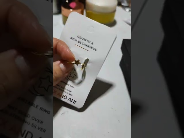 Vídeo relacionado con Alex and Ani Celebrate Fabulous 50 - Brazalete expandible de alambre, color rosa, talla única