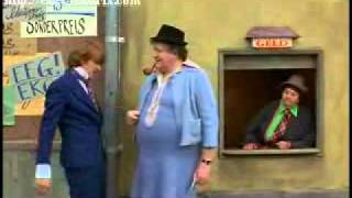 Helge Schneider - Praxis Dr. Hasenbein - Am Geldautomaten