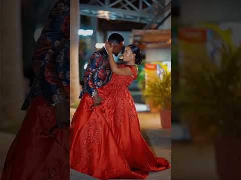 Adorable Bride  and Groom wedding pose 😍 #zamakalefashion #fashion #afrifashion #africanclothing