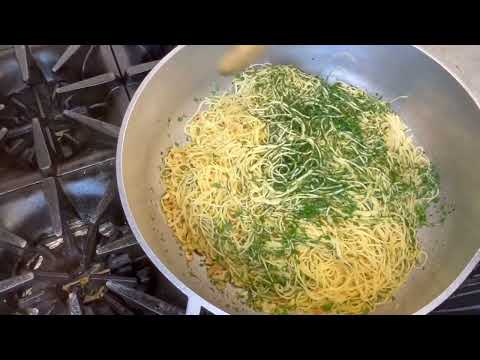 Pasta con ajo y aceite de oliva