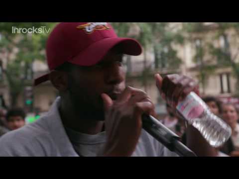 Ichon en concert surprise place Jacques Bonsergent pour Les Inrocks