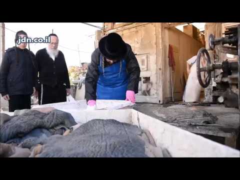 R' Aharon Mordechai Rokeach Of Belz Visiting Tefillin Factory - Shevat 5777