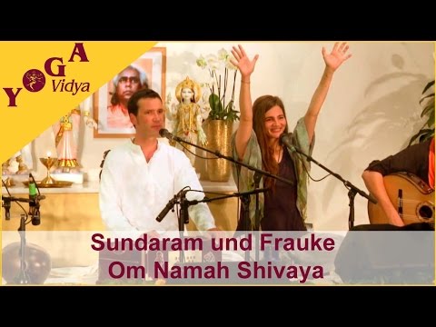 Sundaram and Frauke chant Om Namah Shivaya at the Musicfestival
