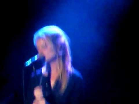 Under Byen à la Maroquinerie  ''Det Er Mig Der Holder Traeerne Sammen'' 2008 10 03