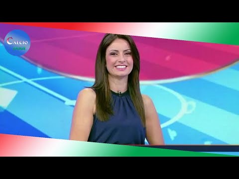 Monica Bertini / Chi è? La bella conduttrice è il jolly di Mediaset per i Mondiali (Balalaika)