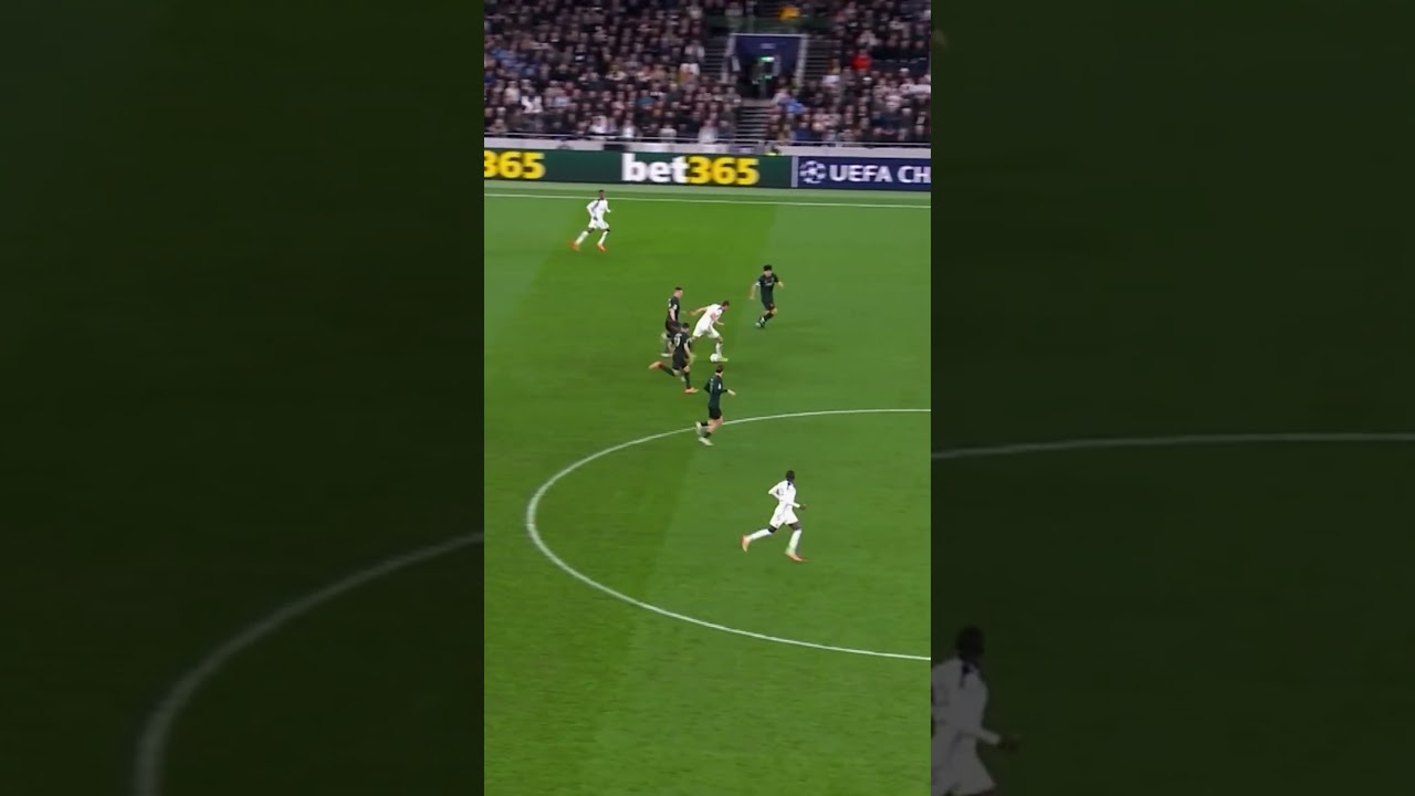 Защитник прошел ВСЕ ПОЛЕ и забил! #лч #футбол