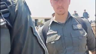 צפו: שוטר מסרב להציג צו בפינוי (חדשות הקול היהודי) - התמונה מוצגת ישירות מתוך אתר האינטרנט יוטיוב. זכויות היוצרים בתמונה שייכות ליוצרה. קישור קרדיט למקור התוכן נמצא בתוך דף הסרטון צפו: שוטר מסרב להציג צו בפינוי (חדשות הקול היהודי) - התמונה מוצגת ישירות מתוך אתר האינטרנט יוטיוב. זכויות היוצרים בתמונה שייכות ליוצרה. קישור קרדיט למקור התוכן נמצא בתוך דף הסרטון