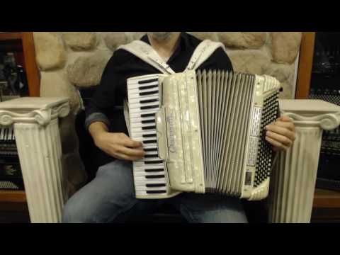 2383 - Cream Pearl Crucianelli Piano Accordion 41 120 LM $495