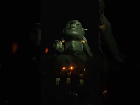 Offering Rudraksha to 112-ft Adiyogi