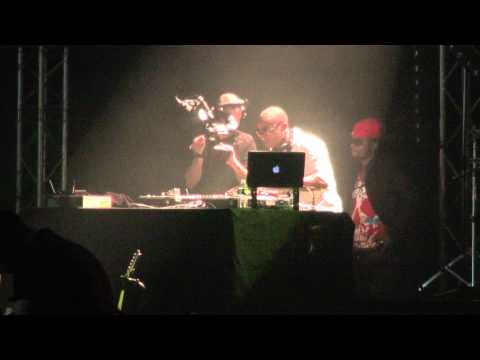 ADMIRAL T AU ZENITH DE PARIS 2010 HD 13 (Riddla & Moody Mike Show)