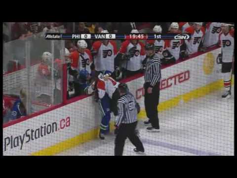 Mike Richards vs Kevin Bieksa