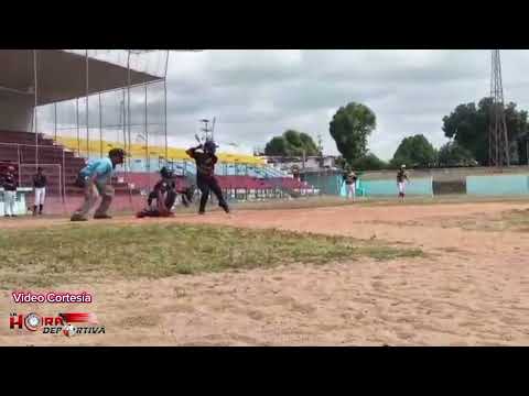 Jessiel Osorio, jugador de la EBM Franklin All Star. Estadio Heres en Ciudad Bolívar. 