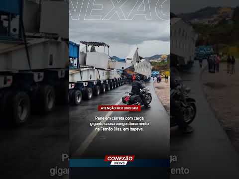 Pane em carreta com carga gigante causa congestionamento na Fernão Dias, em Itapeva.