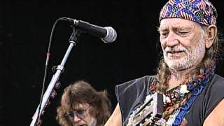 Willie Nelson - Funny How Time Slips Away / Crazy / Night Life (Live at Farm Aid 1995)