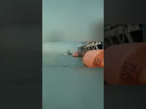 Apocalyptic City: Survival Amidst Ruins and Destruction