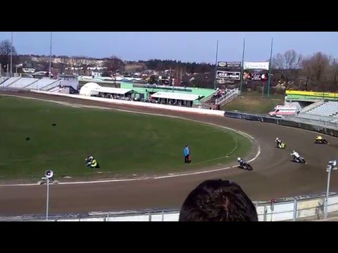 Sparing WŁÓKNIARZ CZ-WA - UNIA LESZNO 1 bieg walka Thorssella z Ułamkiem