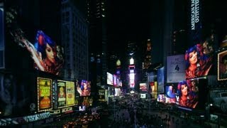 Björk&#39;s &quot;Mutual Core&quot; in Times Square