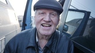 Video: Rodger, Seattle, veteran, aged 83 years, homeless but lives in a van. Dependent on McDonalds and library - Invisible People