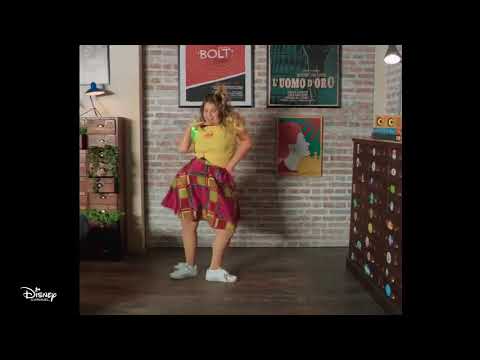 Disney Bia- Daisy canta e dança "Fuerza interior" momento musical