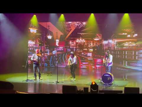 MSC Virtuosa - The Privateers - Go Your Own Way #fleetwoodmac cover #msc #virtuosa @DavidJulien