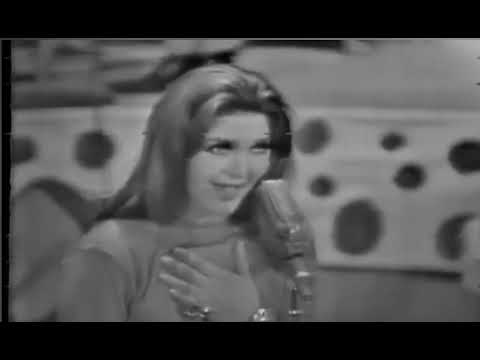 Wanderléa no 1° aniversário do programa Jovem Guarda canta "Pare o casamento" (1966)