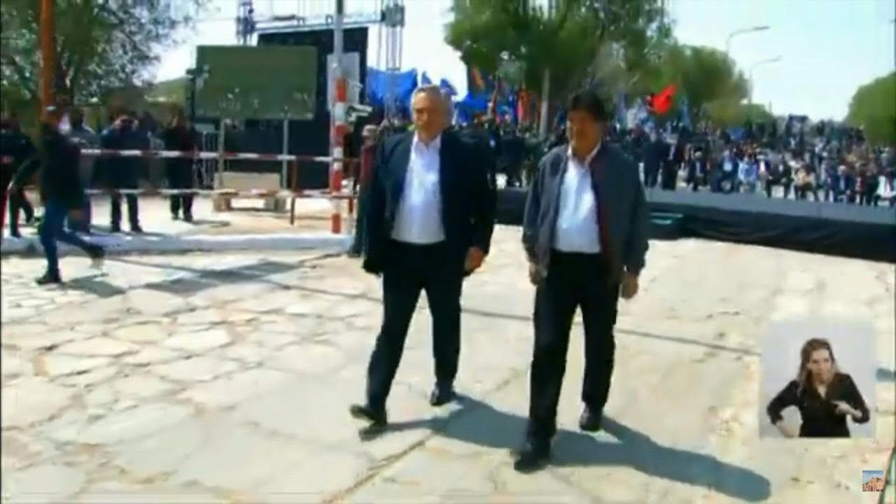 Bolvia's Morales chaperoned to border by Argentine President Fernandez | AFP