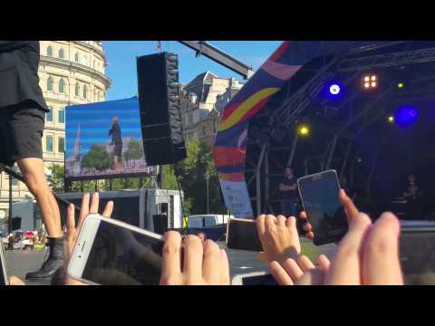 Amber performing Shake that brass feat Luna at Korean Festival 09082015 Part 1 of 2