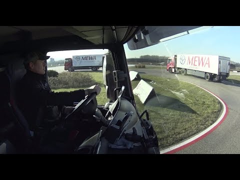 Kamionnal a vezetéstechnikai tanpályán 2