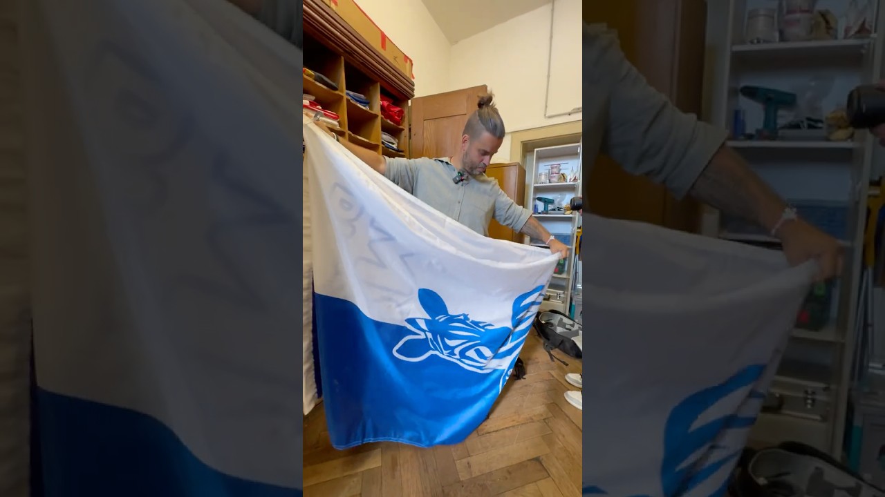 Marvin Baum ist der Herr der Flaggen im Rathaus