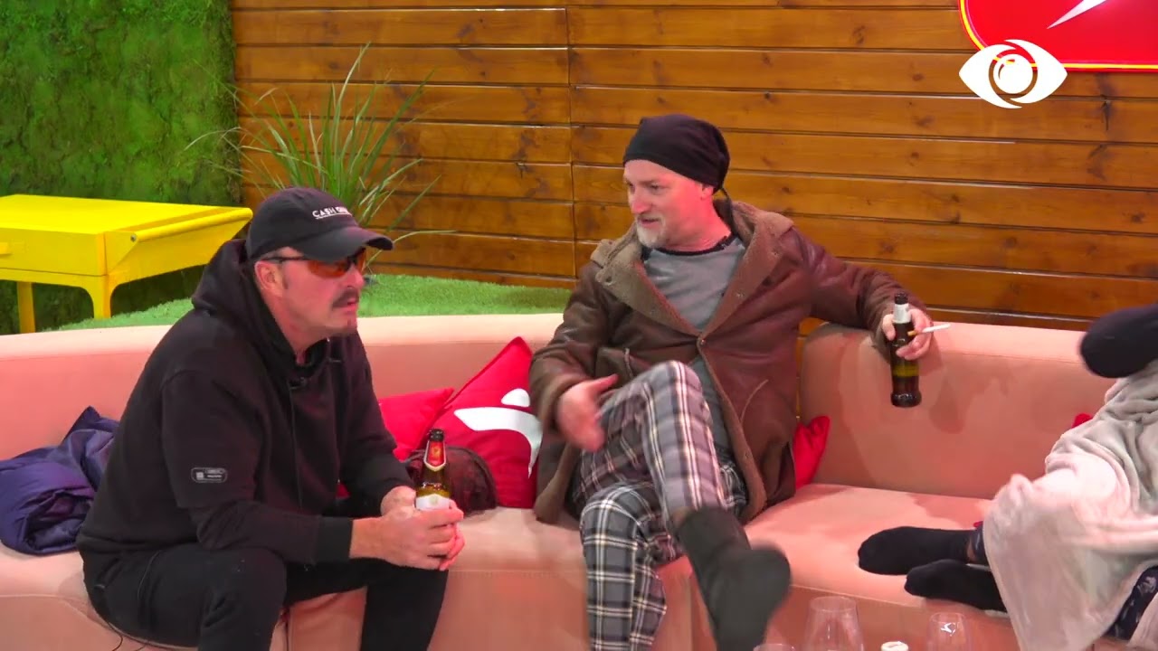 Momente gazmore/ Artistët imitojnë kafshë