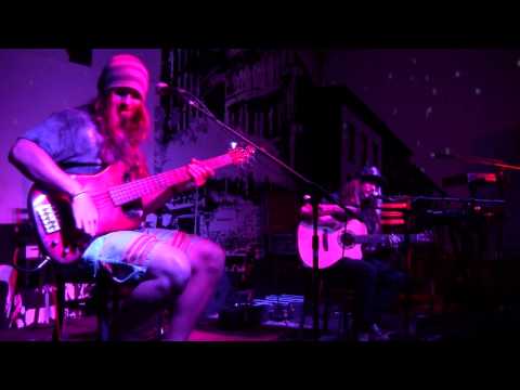 Gubbulidis - 9. Medley → D'yer Ma'ker → Roar Like A Lion → Sons Gonna Rise 2014-08-06 (Twiddle Duo)