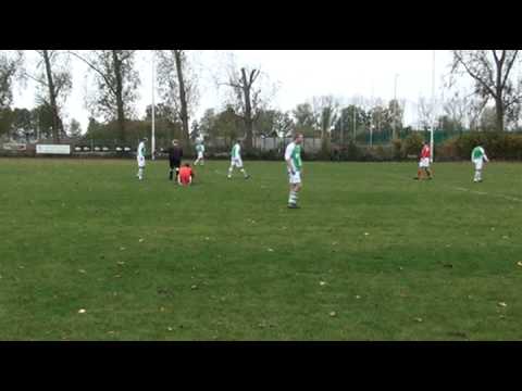 Tongelre 8 - RKGSV 4: Struikelende speler, wazige scheids.