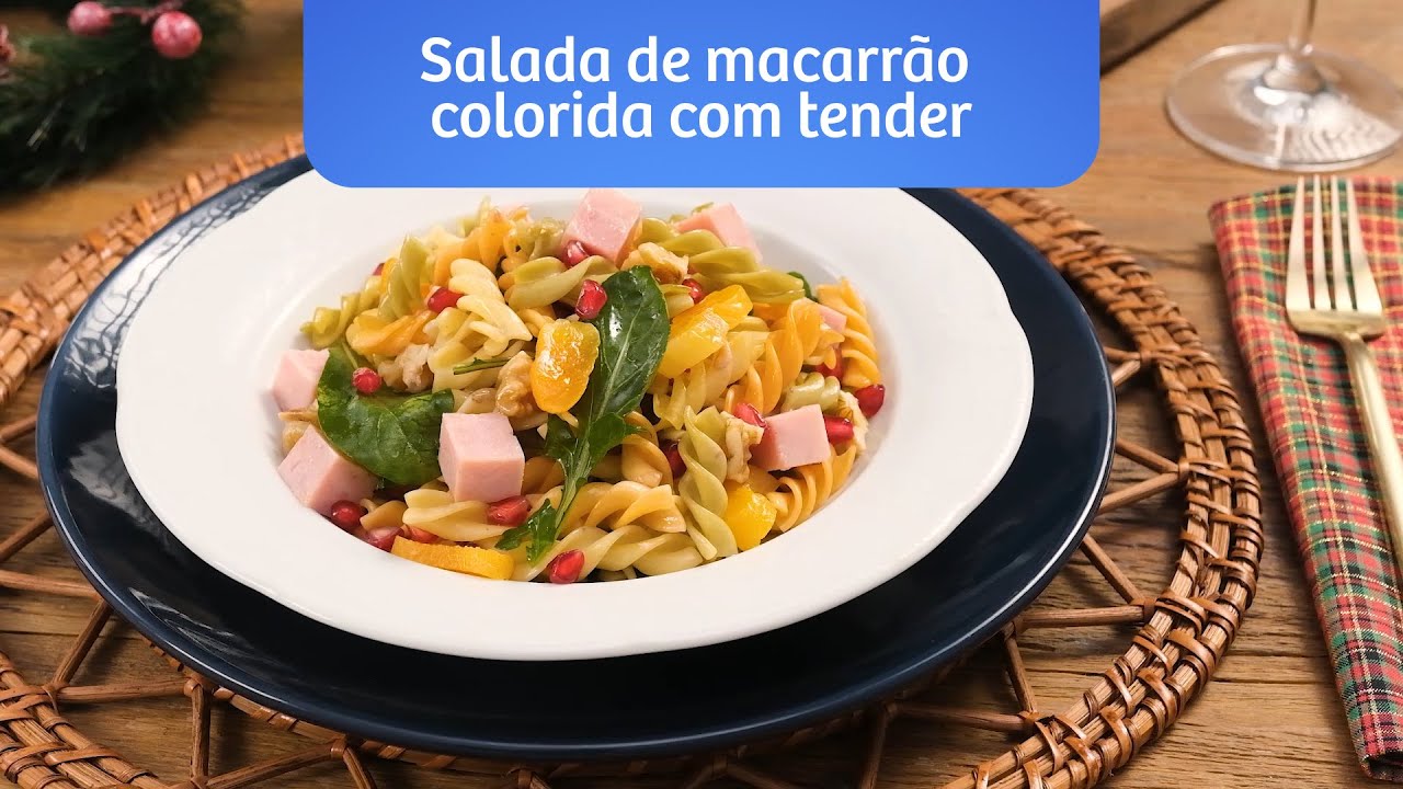Salada de macarrão colorida com tender