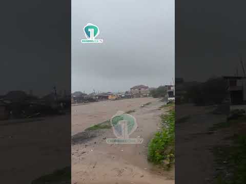 WATCH: Ayalolo Bus Stranded in Floodwaters During Heavy Rains