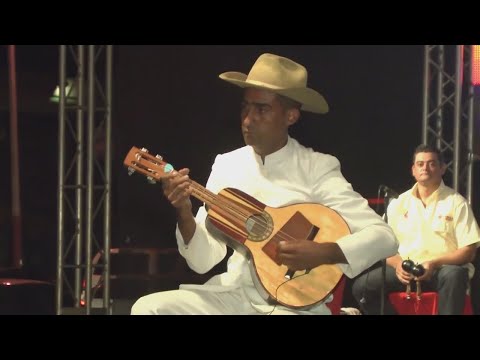 EL HIJO DEL REY DE LA BANDOLA LLANERA ANSELMO LOPEZ ALEX LOPEZ EN EL FESTIVAL DE BANDOLAS BARINAS
